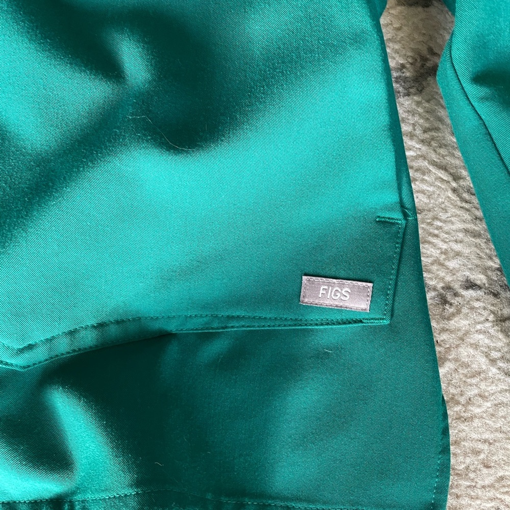 Figs hunter green bellery scrub Jacket - Picture 2 of 6